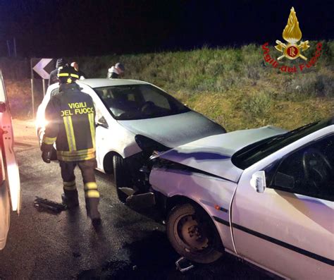 Scontro Frontale Allo Svincolo Della Tangenziale Due Feriti Lievi