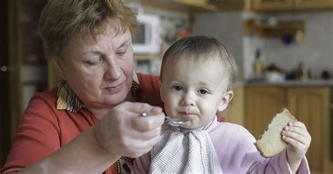 Одного внука любит, другого ненавидит. Как так можно? - emakar.ru