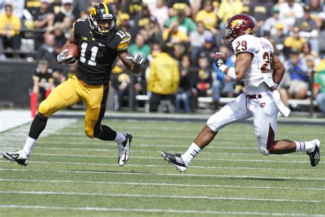 IOWA VS. MINNESOTA: FIRST HALF OPEN THREAD - Black Heart Gold Pants