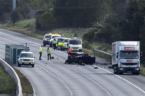 M4 Fatal Crash Man Dead After Junction 17 Lorry Car Collision Daily Star