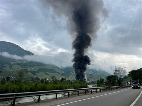 Bolzano Incendio Nello Stabilimento Dell Azienda Alpitronic Enorme