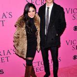 Vanessa Hudgens Con Su Novio En El Desfile De Victorias Secret