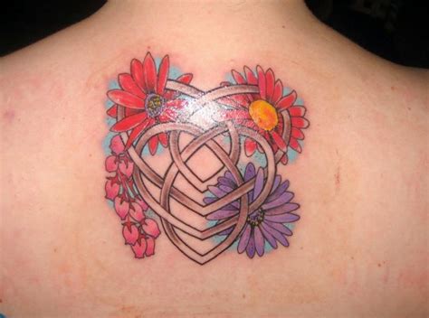 Celtic Motherhood Knot With Flowers