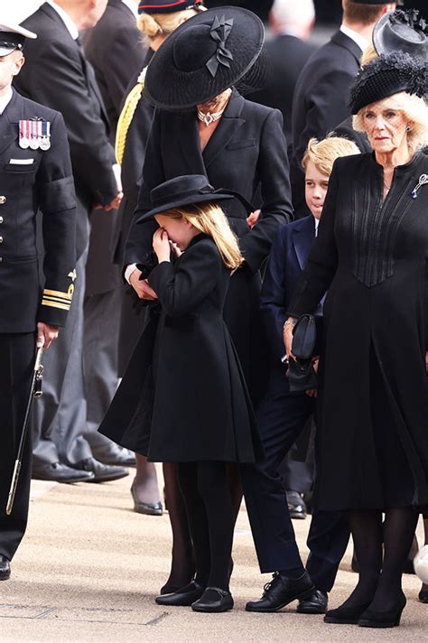 Princess Charlotte Cries At Queen Elizabeths Funeral Hollywood Life