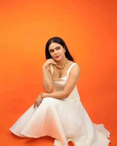 Madhurima Tuli Top 20 Hot Pics And Photo