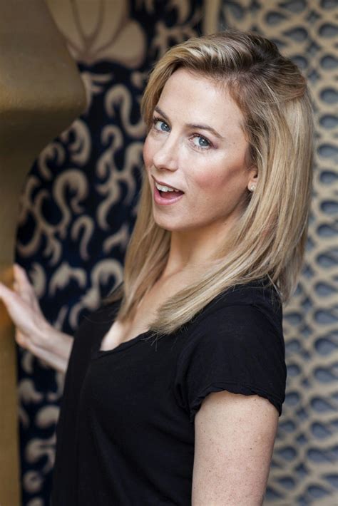 Iliza Shlesinger | Iliza shlesinger, Girl humor, Comedians