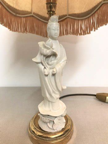 Gelenkige Lampe Figur Aus Porzellan China Lampen Antikeo