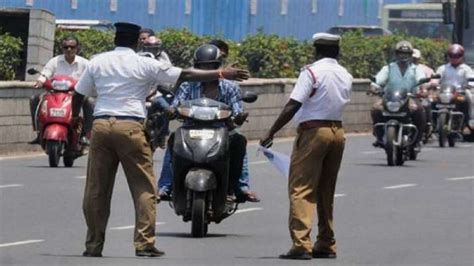 Mumbai Woman Beats Traffic Cop Not Wearing Helmet Watch Video Caught On Camera India News