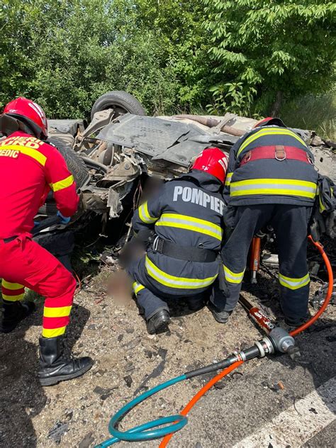 Autoturism spulberat de un TIR pe DN2E la Cornu Luncii Șoferul mașinii