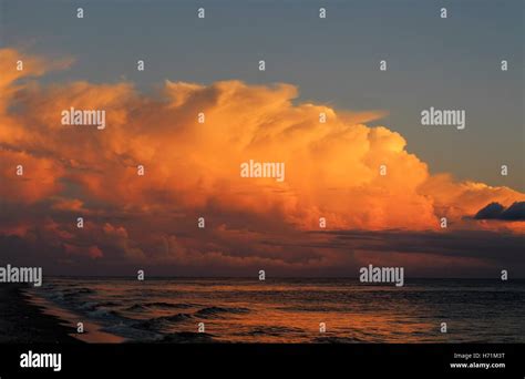 Englewood beach sunset with colorful clouds Stock Photo - Alamy