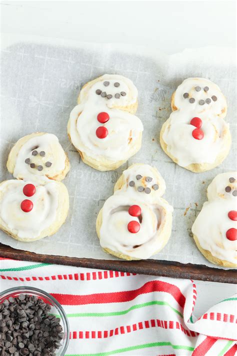 Snowman Cinnamon Rolls Recipe | Today's Creative Ideas