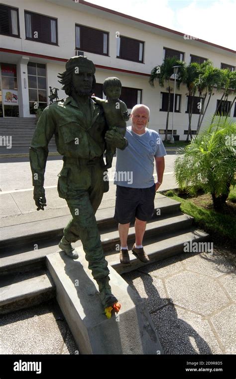 Cuba Santa Clara Che Guevara Statue Holding A Child Known As The