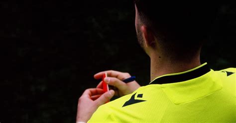Isère Seine et Marne Foot amateur deux arbitres agressés ce week end l un d eux hospitalisé