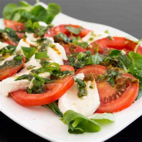 Caprese Salad With Pesto