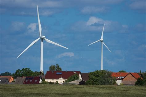 Von Windr Dern Umzingelt B Rger Sind W Tend