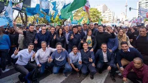 Los Intendentes Y Kicillof Participan De La Marcha De La Cgt La