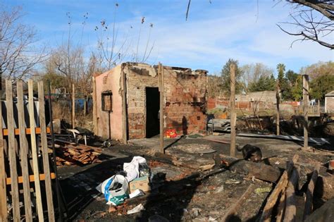 Cuatro viviendas de chapa y cartón fueron consumidas por el fuego El