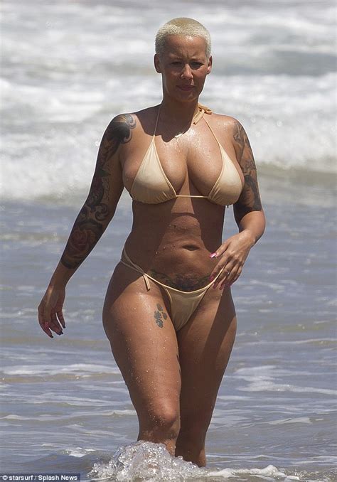 Amber Rose Goes Au Naturel On The Beach Forthebros Photos Page