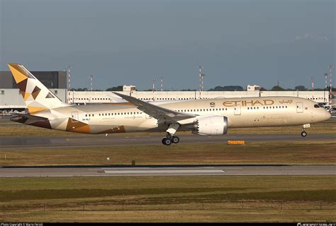 A Bly Etihad Airways Boeing Dreamliner Photo By Mario Ferioli