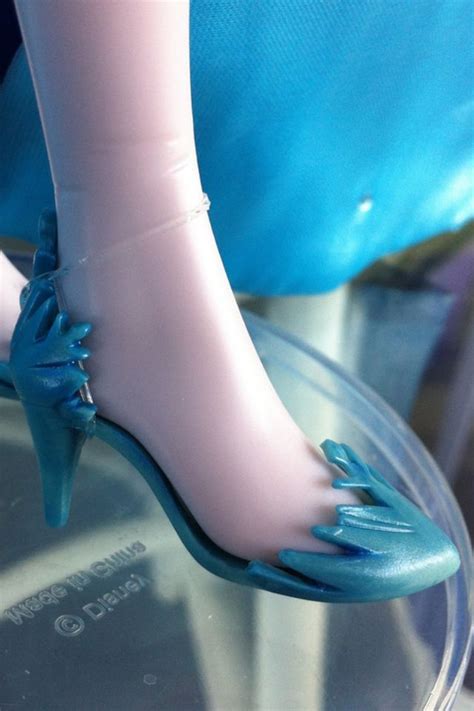 Pin By Mckenzey Dain On Cosplay Ideas Elsa Shoes Frozen Elsa Shoes