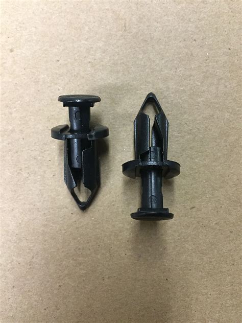 Set Of 25 ATV Honda Suzuki Kawasaki Polaris Fender Retainer Clips 90653