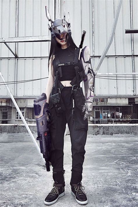 Techwear Style In 2020 Cyberpunk Girl Cyberpunk Fashion Cyberpunk