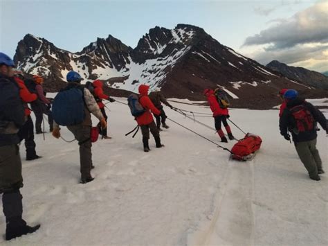 Así rescataron el cuerpo del turista que murió aplastado por una roca