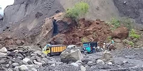 Gempa M Jalur Cipanas Cianjur Terputus Dan Mobil Tertimpa