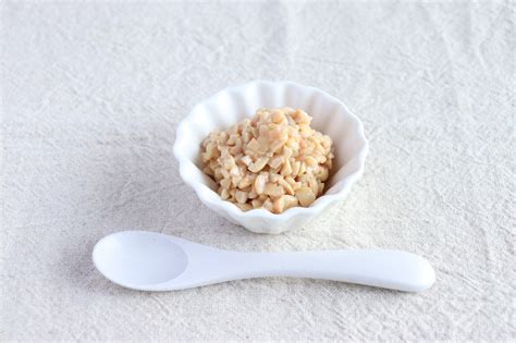 納豆を離乳食に使うポイントは？湯通しの方法や中期・後期・完了期のレシピも紹介 Macaroni