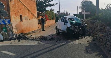 Gegen Hauswand Geprallt Autofahrer Stirbt Bei Schwerem Unfall Auf Mallorca