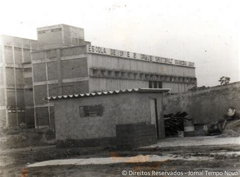 Construção da escola Aristóbulo Barbosa Leão em Laranjeiras no ano de