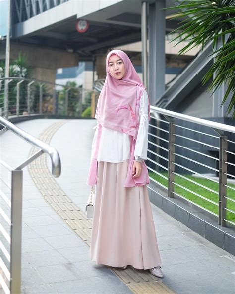 25 Inspirasi Hijab Syari Ala Designer Fitri Aulia