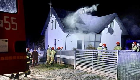 Pożar domu jednorodzinnego w Dzierzbinie w gm Mycielin Dwie osoby