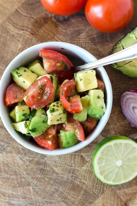 Frischer Tomaten Avocado Salat