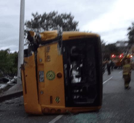 Aparatoso Accidente Entre El Valle Y Risaralda 22 Heridos Deja Choque