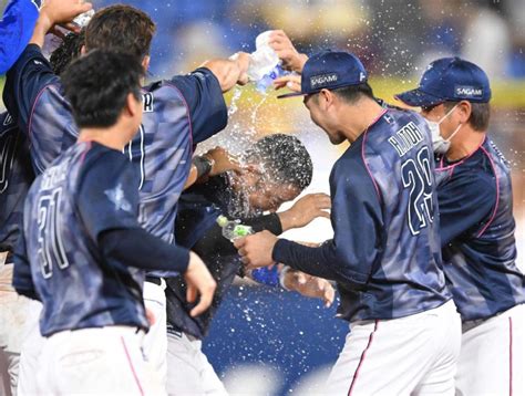 Dena嶺井サヨナラ打4位浮上 大田の神走塁で阪神3タテ「長い腕伸ばした」野球デイリースポーツ Online