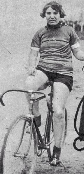 Alfonsina Morini Strada The Woman Who Rode The Giro Bike Riding