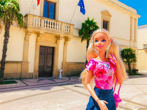 Cosa Vedere A Villa Castelli Brindisi Barbie In Town Gira La