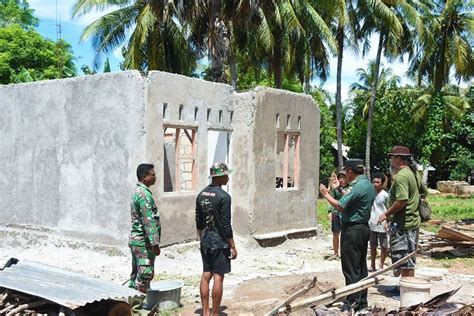 Tinjau 45 Unit RTLH Kasrem 161 WS Maksimalkan Pembagunan Sebagai