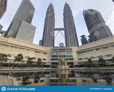 Tours Jumelles Petronas Et Tours Jumelles Klcc Dans La Ville De Kuala