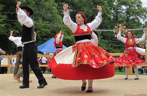Vira Dance: Celebrating a Portuguese Tradition