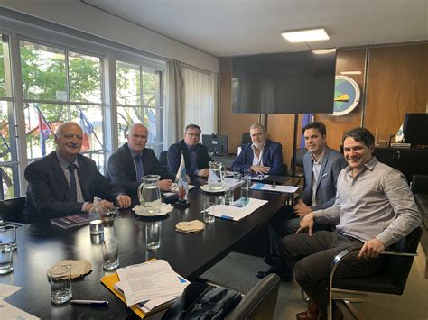 AUTORIDADES DE ARGENTINA Y URUGUAY TRATANDO TEMAS FERROVIARIOS DE