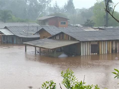 Número de mortos pela chuva no Sul sobe para 40 Portal 6