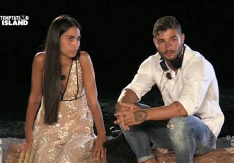 Andrea E Raffaela Di Temptation Island C La Proposta Di Matrimonio