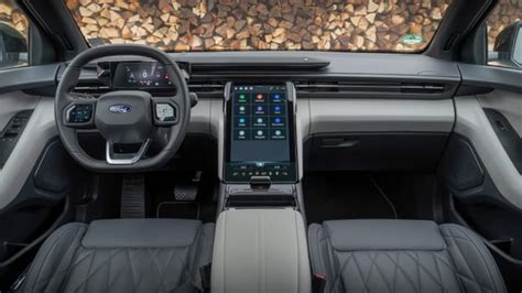 Ford Explorer Interior Layout & Technology | Top Gear