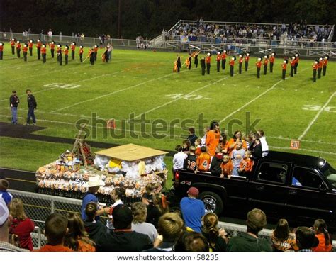 153 Homecoming Football Game Images Stock Photos And Vectors Shutterstock