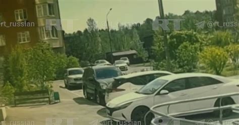 Момент взрыва автомобиля в Балашихе, во время которого погиб ...