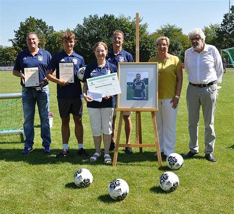 Fussball Verband Mittelrhein Vereinsehrung Im Rahmen Der Auszeichnung