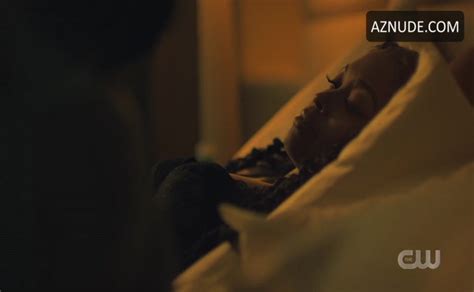 Adetinpo Thomas Nafessa Williams Underwear Lesbian Scene In Black Lightning AZNude