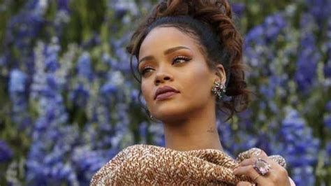 Singer Rihanna Reportedly Drops Lawsuit Against Her Dad Ronald Fenty Yencomgh